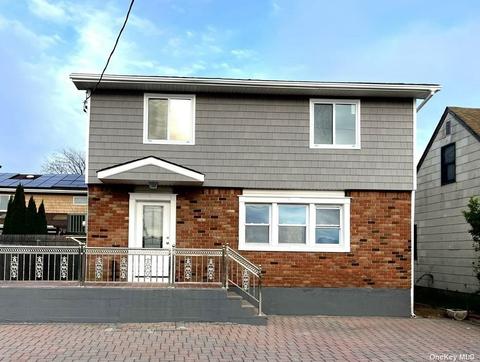 824 S Bay St, Lindenhurst, NY 11757