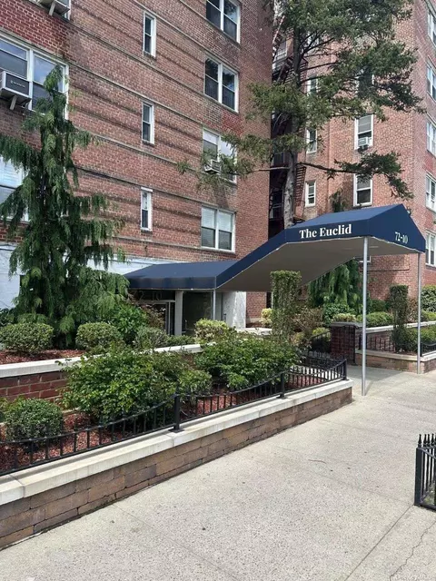 7210 112th St #3D, Forest Hills, NY 11375