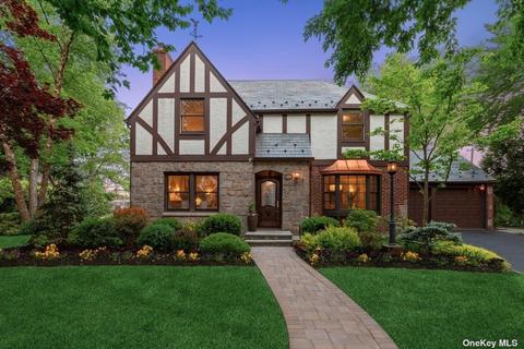 108 Meadow St, Garden City, NY 11530