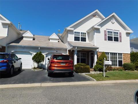 5 Casey Ln #5, Middle Island, NY 11953