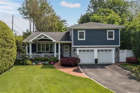 864 Buckley Pl, Westbury, NY 11590