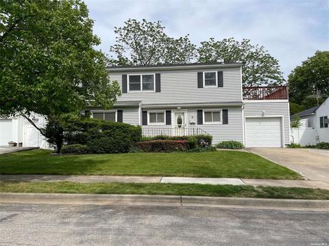 8 Terry Ln, Plainview, NY 11803