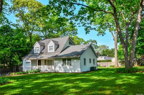 77 Wylde Rd, Mount Sinai, NY 11766