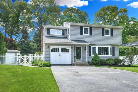 4 Oakcrest Ct, East Northport, NY 11731