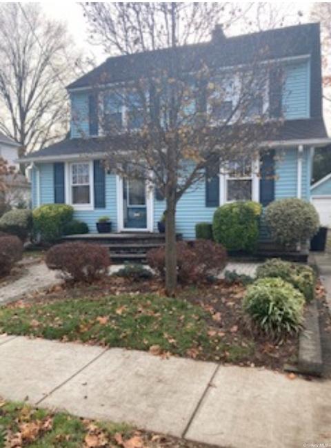 170 Castle Ave, Westbury, NY 11590