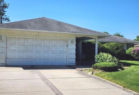 416 S Marginal Rd, Jericho, NY 11753