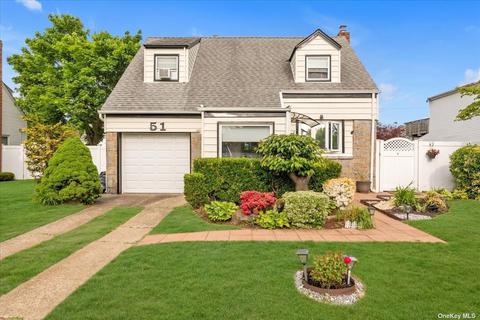 51 Cedarlawn Blvd, Valley Stream, NY 11580
