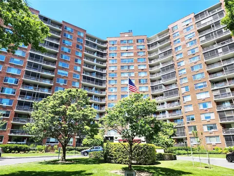 220-55 46th Ave #10A, Bayside, NY 11361