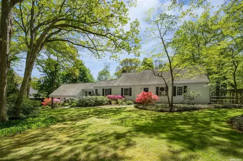 6 Westbrook Ct, Greenlawn, NY 11740