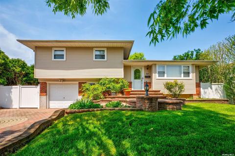 8 Stewart St, Plainview, NY 11803