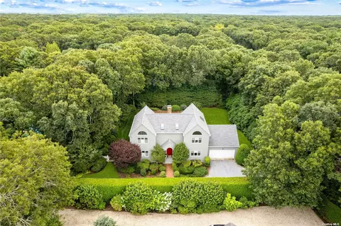 7 Quogue Station Rd, Quogue, NY 11959