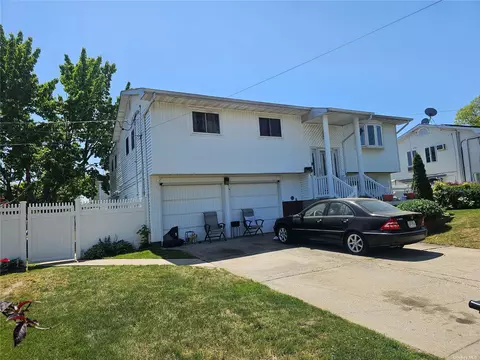 126 Louisiana Ave, Bay Shore, NY 11706