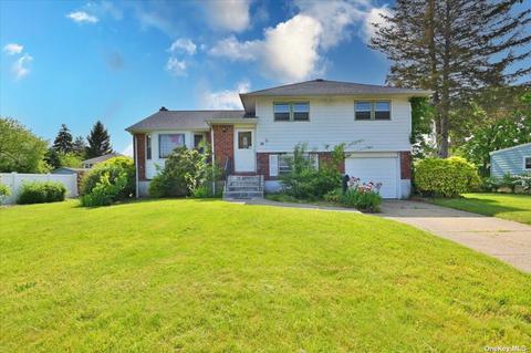 34 W 6th St, Deer Park, NY 11729