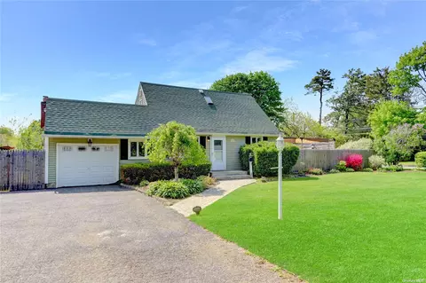 1450 Pine Acres Blvd, Bay Shore, NY 11706