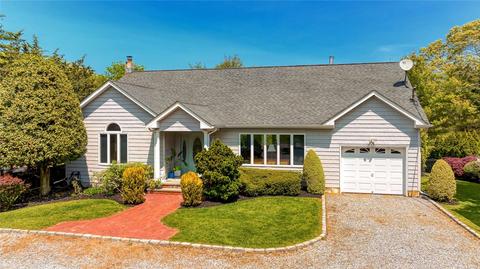 29 Pine Edge Dr, East Moriches, NY 11940
