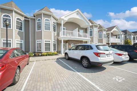 25 Jacqueline Way #25, North Babylon, NY 11703