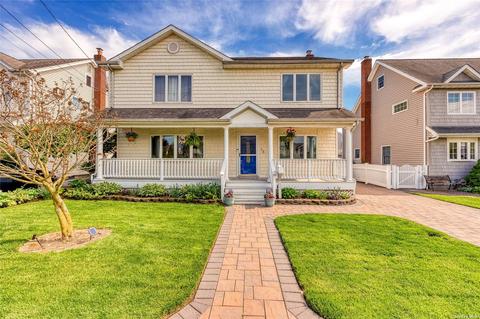 35 Malone St, Hicksville, NY 11801
