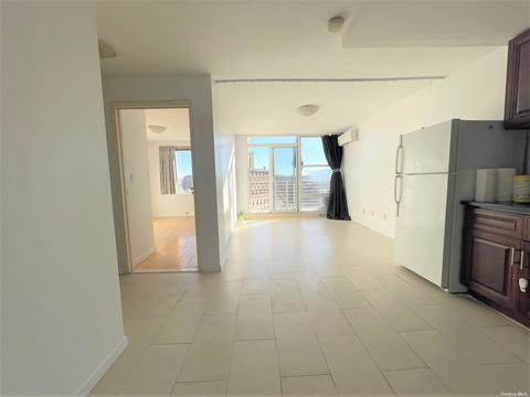 81-15 Queens Blvd #6D, Elmhurst, NY 11373