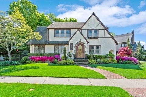 375 Brower Ave, Rockville Centre, NY 11570