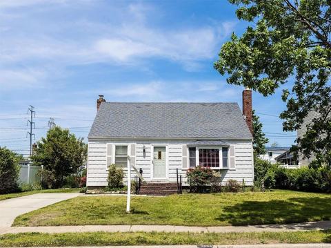 3563 Raven St, Levittown, NY 11756