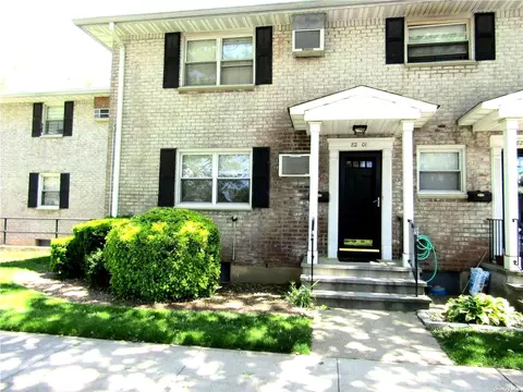 82-01 Langdale St #122A, New Hyde Park, NY 11040