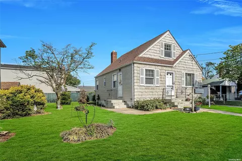 75 Crest Ave, Elmont, NY 11003