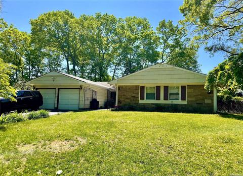 12 Blueberry Ln, Stony Brook, NY 11790