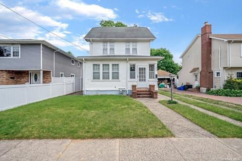 2467 Rockville Centre Pkwy, Oceanside, NY 11572