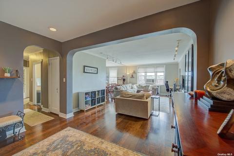 106-15 Queens Blvd #6F, Forest Hills, NY 11375