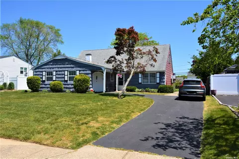 47 Skylark Dr, Holtsville, NY 11742