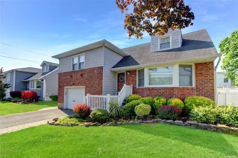 782 Washington St, Baldwin, NY 11510