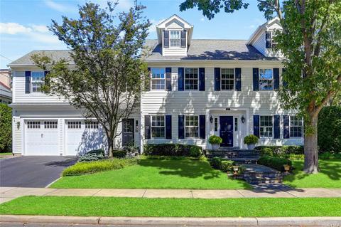 117 Chester Ave, Garden City, NY 11530