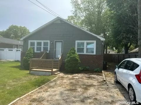 84 Cedarhurst Ave, Selden, NY 11784