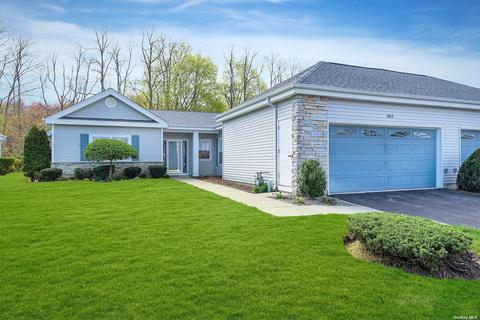 507 Oak Bluff Ct #507, Moriches, NY 11955