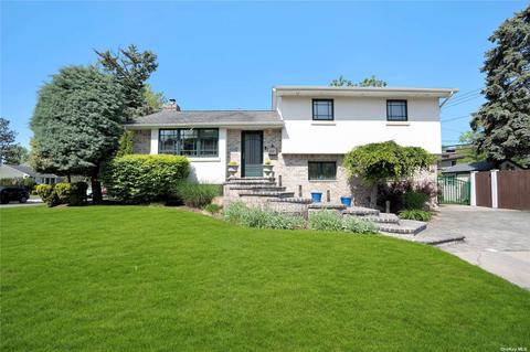 268 Southwood Cir, Syosset, NY 11791