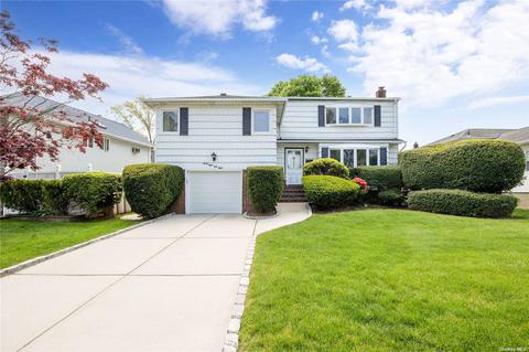 3858 Lee Dr, Seaford, NY 11783