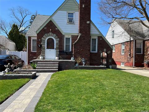 21 Victoria St, North Baldwin, NY 11510
