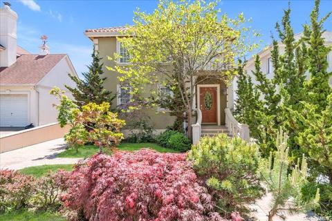 163-58 23rd Ave, Whitestone, NY 11357