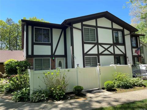 203 Birchwood Rd #203, Medford, NY 11763