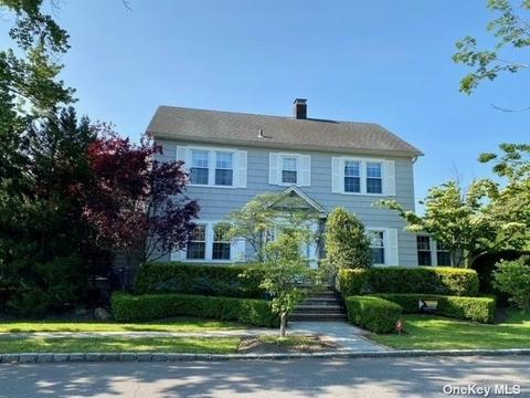 24 N Sequams Ln, West Islip, NY 11795