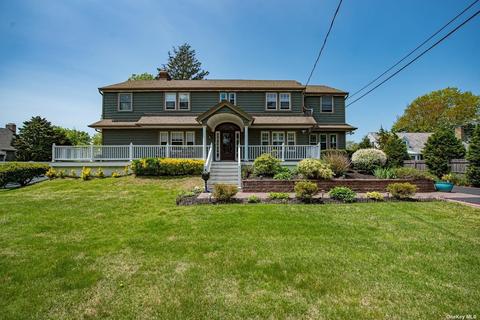 74 W Islip Rd, West Islip, NY 11795