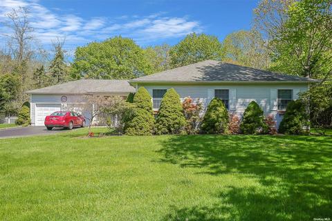 7 Brook Nursery Dr, Brookhaven, NY 11719
