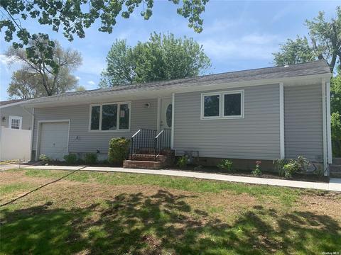 45 Calvert Ave, Commack, NY 11725