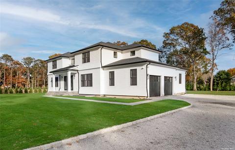 10 Webb Ct, Remsenburg, NY 11960