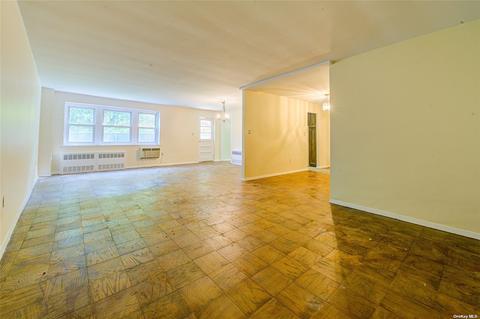 30 Pearsall Ave #1N, Glen Cove, NY 11542