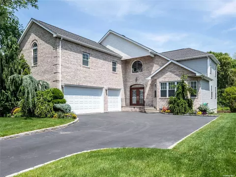 878 Glen Cove Ave, Glen Head, NY 11545