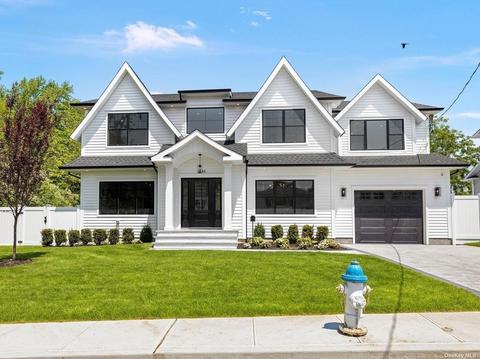 1645 William St, Merrick, NY 11566