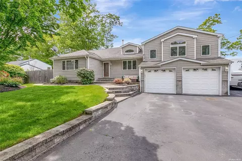 150 Saint Nicholas Ave, Smithtown, NY 11787