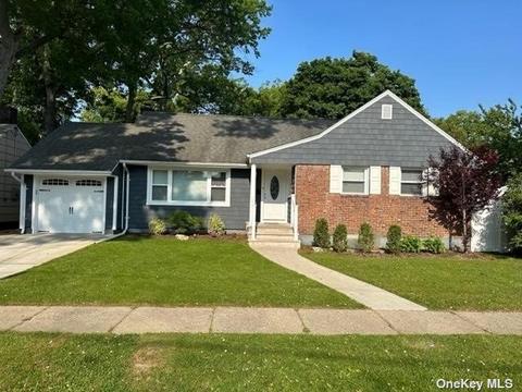 23 King St, Freeport, NY 11520