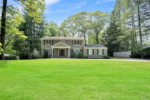 125 Village Hill Dr, Dix Hills, NY 11746
